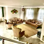 Lodge Ahmet Teacher's Is 6 Minutes From Istanbul Airport