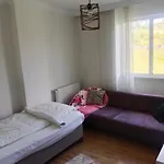 Ahmet Teacher's Is 6 Minutes From Istanbul Airport Деревянный коттедж Arnavutkoy