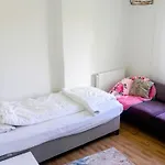 Ahmet Teacher's Is 6 Minutes From Istanbul Airport Деревянный коттедж Arnavutkoy