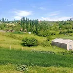 Ahmet Teacher's Is 6 Minutes From Istanbul Airport Деревянный коттедж *