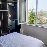 Ahmet Teacher's Is 6 Minutes From Istanbul Airport Деревянный коттедж Arnavutkoy