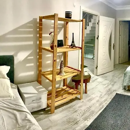 Ahmet Teacher Hotel,6 Minutes From The Airport ロッジ *