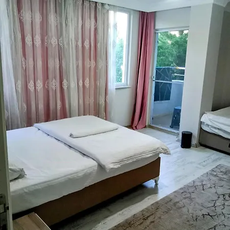 Ahmet Teacher Hotel,6 Minutes From The Airport ロッジ *
