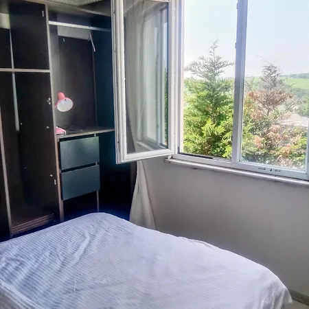 Ahmet Teacher's Is 6 Minutes From Istanbul Airport Деревянный коттедж Arnavutkoy